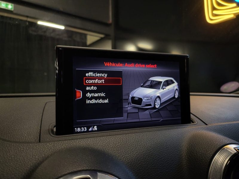 AUDI A3 SPORTBACK 35 TFSI 150CH S TRONIC 7 DESIGN LUXE / TOIT OUVRANT + SIEGES CHAUFFANT + VOLANT MEPLAT /
