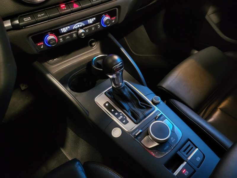 AUDI A3 SPORTBACK 35 TFSI 150CH S TRONIC 7 DESIGN LUXE / TOIT OUVRANT + SIEGES CHAUFFANT + VOLANT MEPLAT /