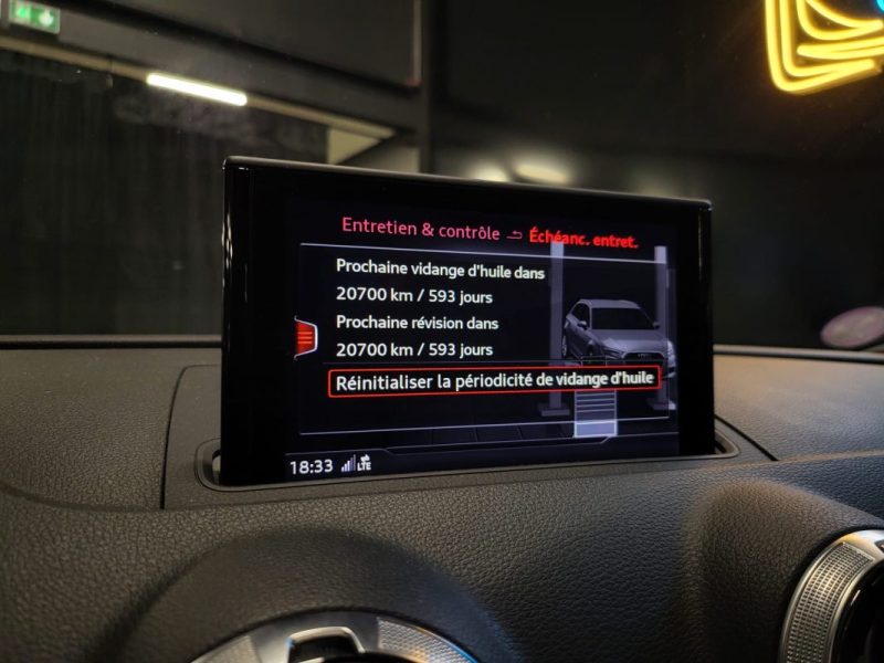 AUDI A3 SPORTBACK 35 TFSI 150CH S TRONIC 7 DESIGN LUXE / TOIT OUVRANT + SIEGES CHAUFFANT + VOLANT MEPLAT /