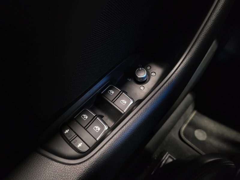 AUDI A3 SPORTBACK 35 TFSI 150CH S TRONIC 7 DESIGN LUXE / TOIT OUVRANT + SIEGES CHAUFFANT + VOLANT MEPLAT /