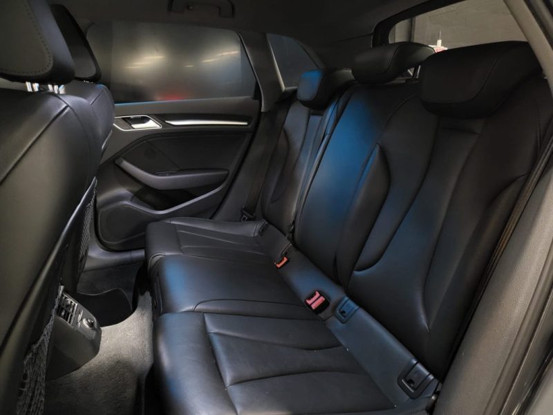 AUDI A3 SPORTBACK 35 TFSI 150CH S TRONIC 7 DESIGN LUXE / TOIT OUVRANT + SIEGES CHAUFFANT + VOLANT MEPLAT /