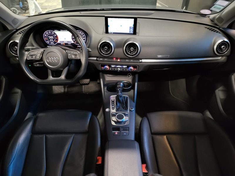 AUDI A3 SPORTBACK 35 TFSI 150CH S TRONIC 7 DESIGN LUXE / TOIT OUVRANT + SIEGES CHAUFFANT + VOLANT MEPLAT /