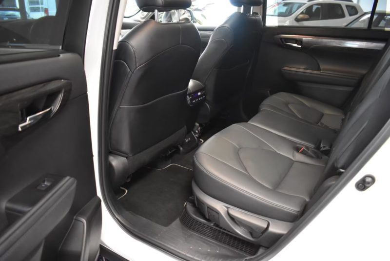 TOYOTA HIGHLANDER 2.5 VVTI 248 HYBRID 4WD-I CVT LOUNGE R1836