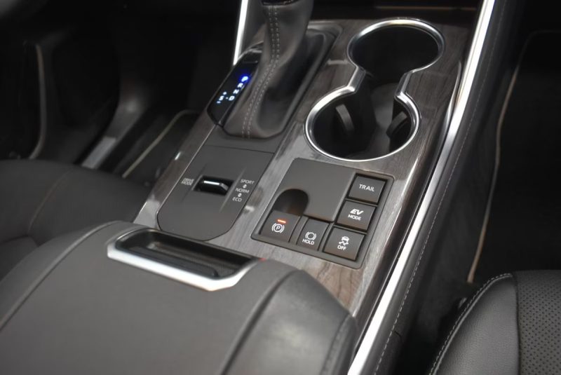 TOYOTA HIGHLANDER 2.5 VVTI 248 HYBRID 4WD-I CVT LOUNGE R1836