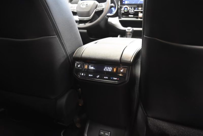 TOYOTA HIGHLANDER 2.5 VVTI 248 HYBRID 4WD-I CVT LOUNGE R1836