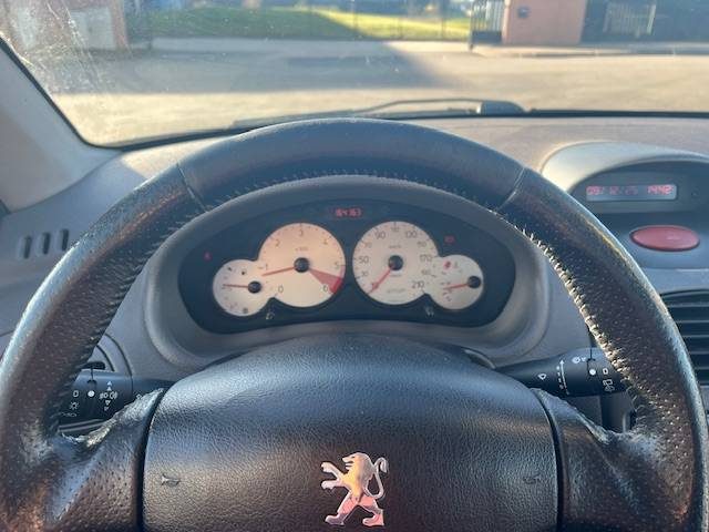 PEUGEOT 206 1.4 L HDI 68 ch CT VIERGE CLIMATISATION