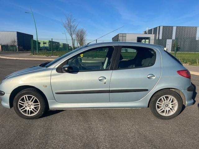PEUGEOT 206 1.4 L HDI 68 ch CT VIERGE CLIMATISATION