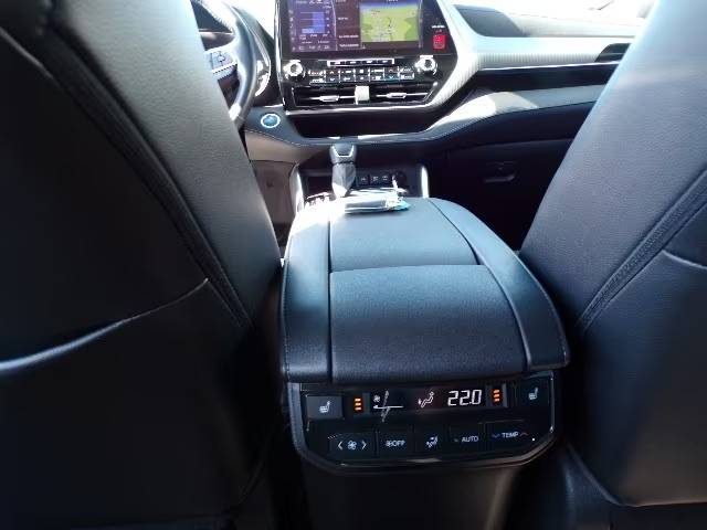 TOYOTA HIGHLANDER 2.5 VVTI 248 HYBRID 4WD-I CVT LOUNGE