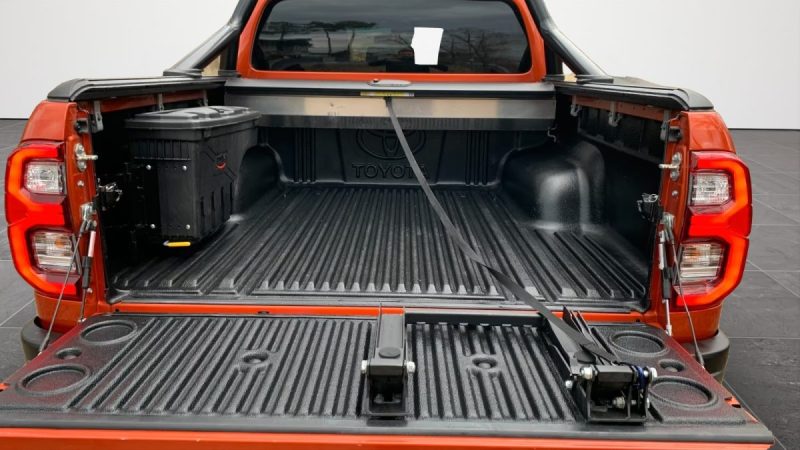 Toyota HILUX 2.8 D-4D INVINCIBLE DOUBLE CAB R1839