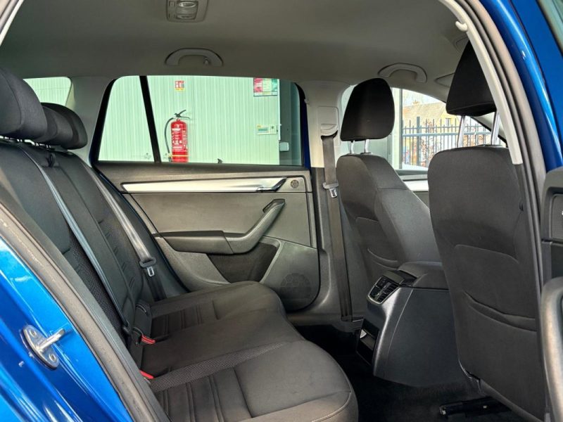 Skoda Octavia 1.6 TDI 116ch 🚗 Suivi 📋 Carplay 📱 🔗 Attelage 🔊 Reprise 🔄 Garantie 🛡️