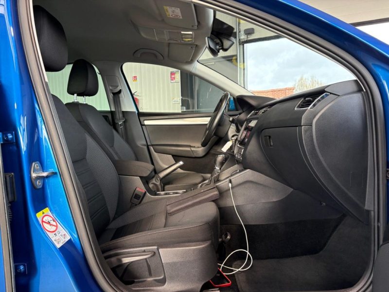 Skoda Octavia 1.6 TDI 116ch 🚗 Suivi 📋 Carplay 📱 🔗 Attelage 🔊 Reprise 🔄 Garantie 🛡️