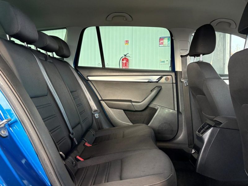 Skoda Octavia 1.6 TDI 116ch 🚗 Suivi 📋 Carplay 📱 🔗 Attelage 🔊 Reprise 🔄 Garantie 🛡️