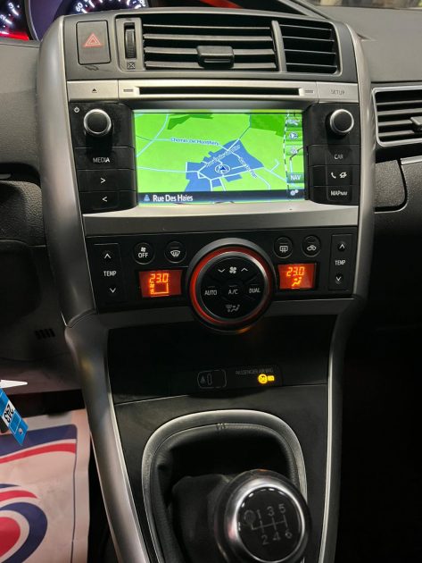 MAGNIFIQUE TOYOTA VERSO 7 PLACES PHASE 2 1.6 D-4D 112 cv (1ER MAIN CAMÉRA DE RECUL)