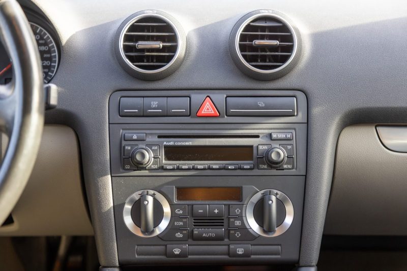 AUDI A3 - 2 SPORTBACK 2.0 TDI 140 ATTRACTION 2006