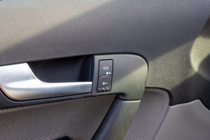 AUDI A3 - 2 SPORTBACK 2.0 TDI 140 ATTRACTION 2006