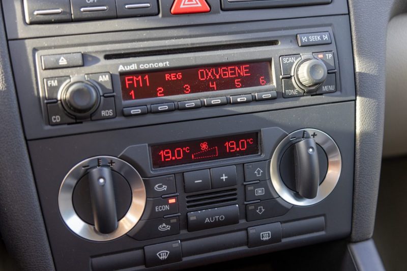 AUDI A3 - 2 SPORTBACK 2.0 TDI 140 ATTRACTION 2006