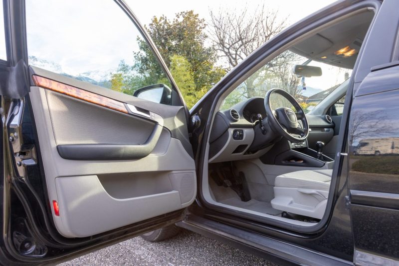 AUDI A3 - 2 SPORTBACK 2.0 TDI 140 ATTRACTION 2006