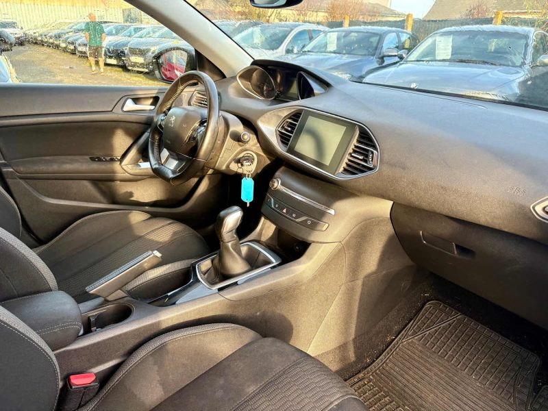 PEUGEOT 308 II 1.2 PURETECH 82CH STYLE  2015