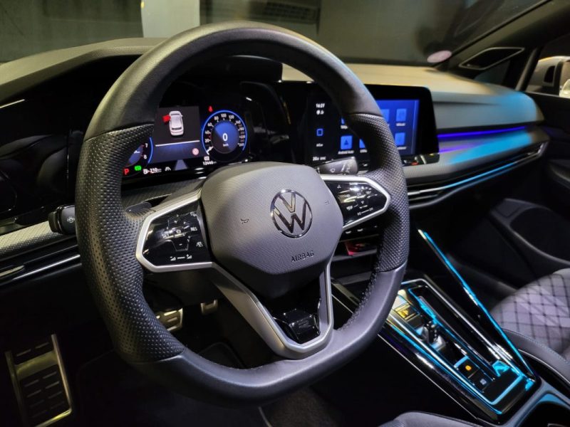 VOLKSWAGEN GOLF 1.5 E-TSI 150 R-LINE / TOIT OUVRANT / ECLAIRAGE D'AMBIANCE / HARMAN & KARDON / APPLE
