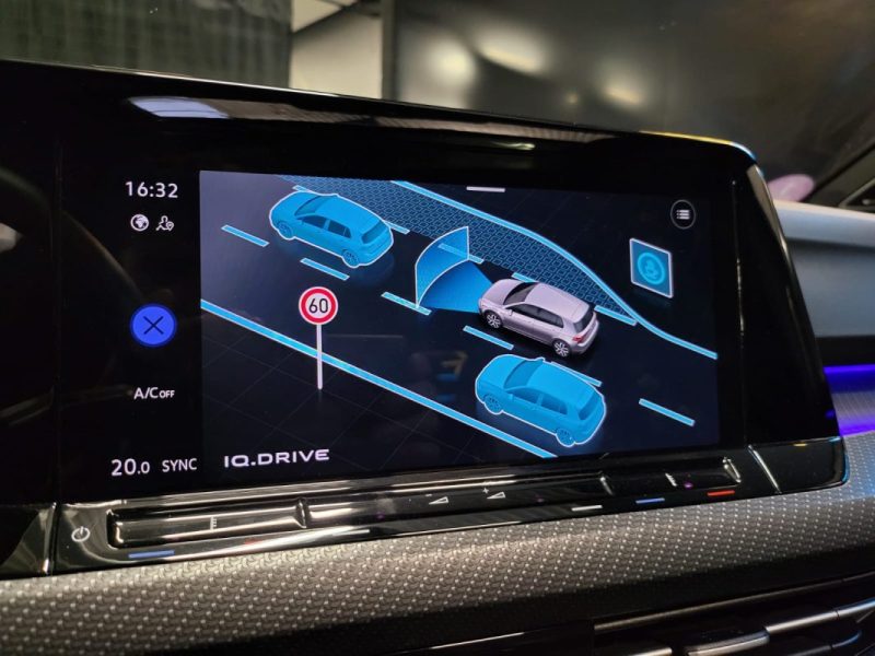 VOLKSWAGEN GOLF 1.5 E-TSI 150 R-LINE / TOIT OUVRANT / ECLAIRAGE D'AMBIANCE / HARMAN & KARDON / APPLE