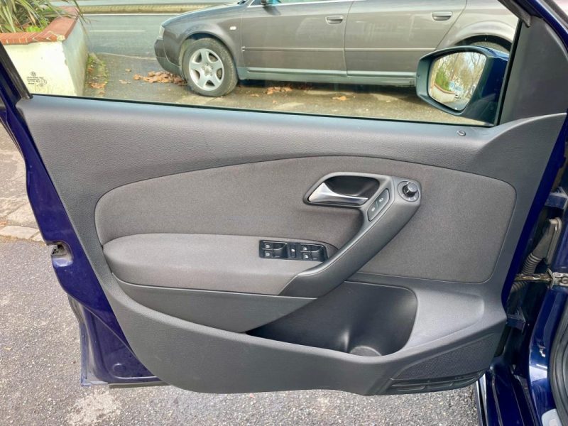 VOLKSWAGEN POLO V 1.6 TDI 105 R-LINE 