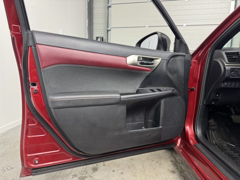 LEXUS CT200H SPORT DESIGN - BVA - 2.0L 136Cv - TOI OUVRANT - GARANTIE 12 MOIS - 324.15 € / mois