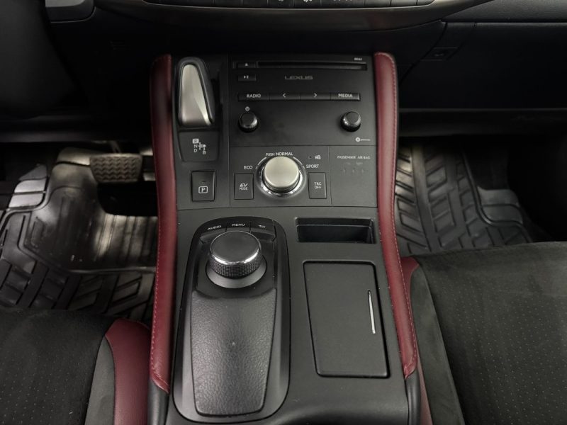 LEXUS CT200H SPORT DESIGN - BVA - 2.0L 136Cv - TOI OUVRANT - GARANTIE 12 MOIS - 324.15 € / mois