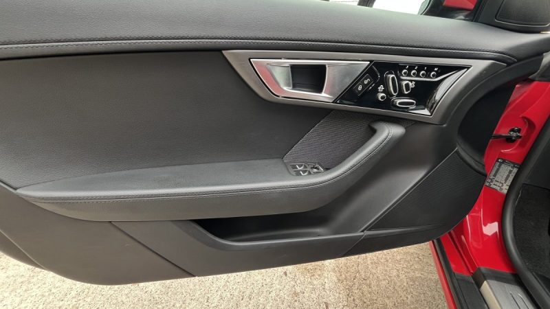 JAGUAR F-TYPE COUPÉ 3.0 V6 S 380CV BOITE ZF8 F1 