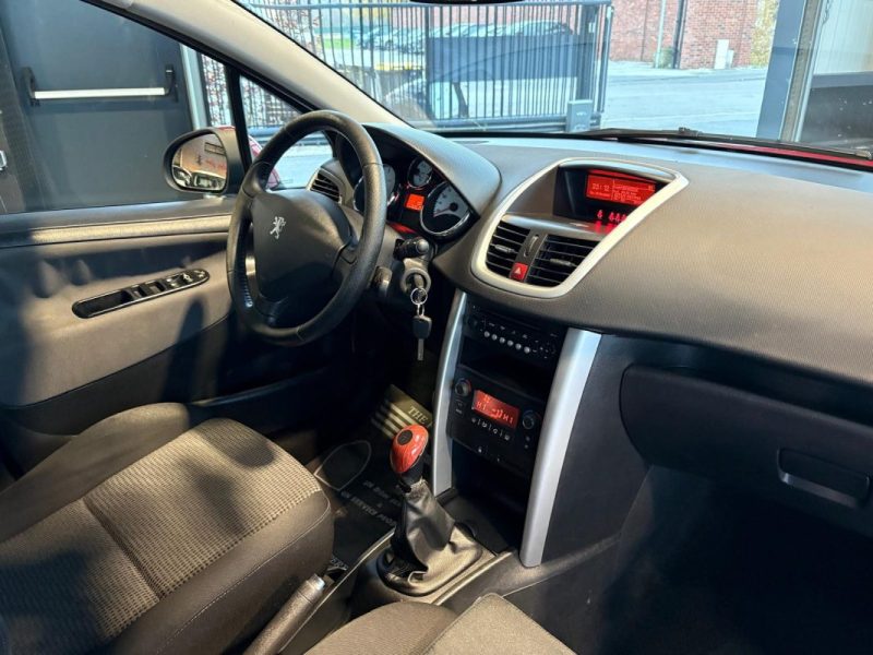 Peugeot 207 1.6 HDi 90ch 🚗 5P 🚪 Climatisation ❄️ Radar recul 🔊 Reprise 🔄