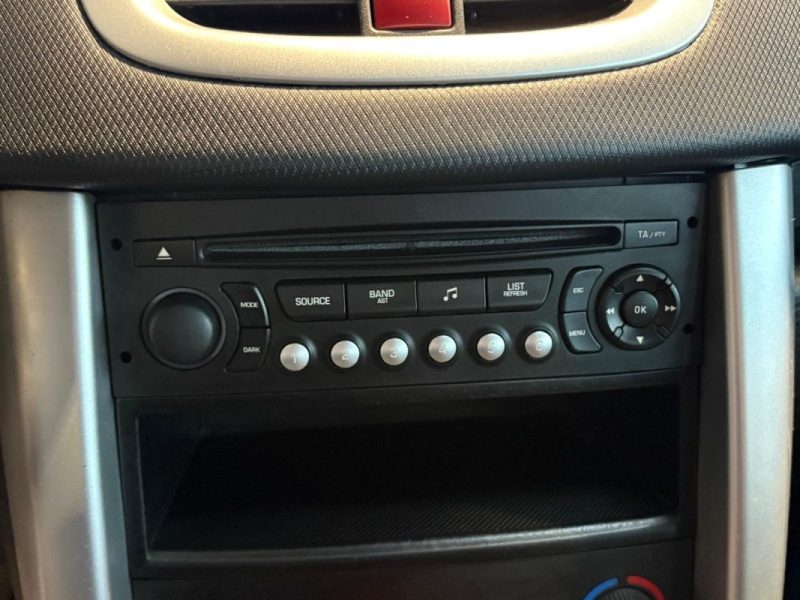 Peugeot 207 1.6 HDi 90ch 🚗 5P 🚪 Climatisation ❄️ Radar recul 🔊 Reprise 🔄