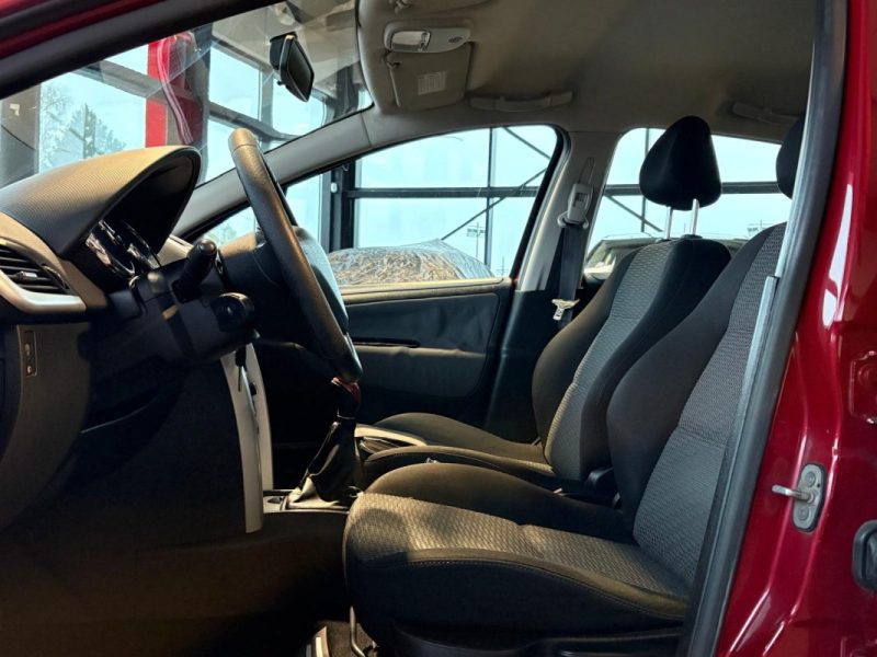 Peugeot 207 1.6 HDi 90ch 🚗 5P 🚪 Climatisation ❄️ Radar recul 🔊 Reprise 🔄