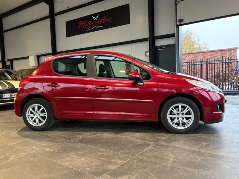 Peugeot 207 1.6 HDi 90ch 🚗 5P 🚪 Climatisation ❄️ Radar recul 🔊 Reprise 🔄
