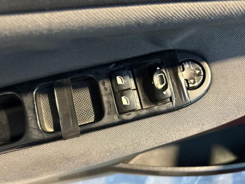 Peugeot 207 1.6 HDi 90ch 🚗 5P 🚪 Climatisation ❄️ Radar recul 🔊 Reprise 🔄