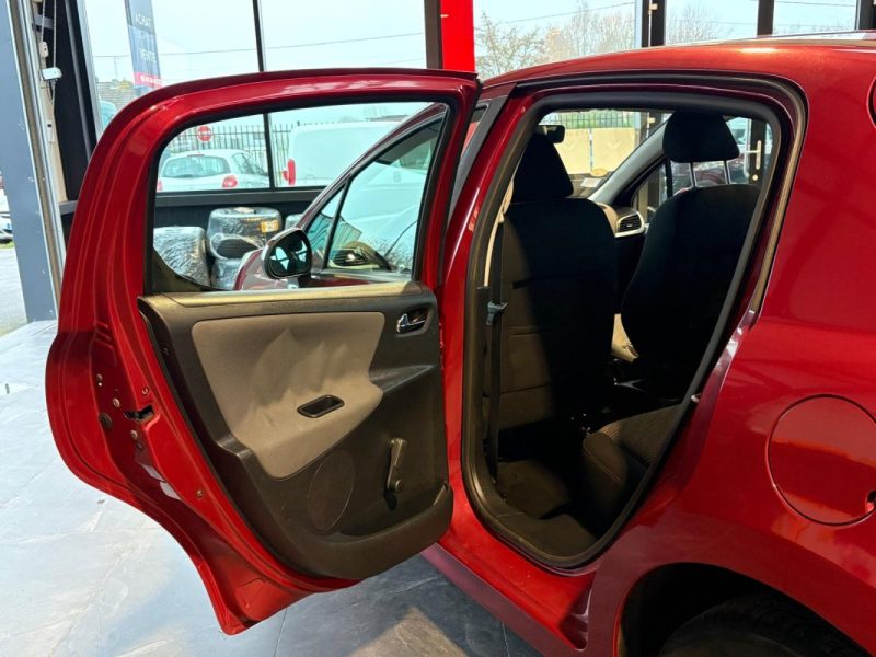 Peugeot 207 1.6 HDi 90ch 🚗 5P 🚪 Climatisation ❄️ Radar recul 🔊 Reprise 🔄