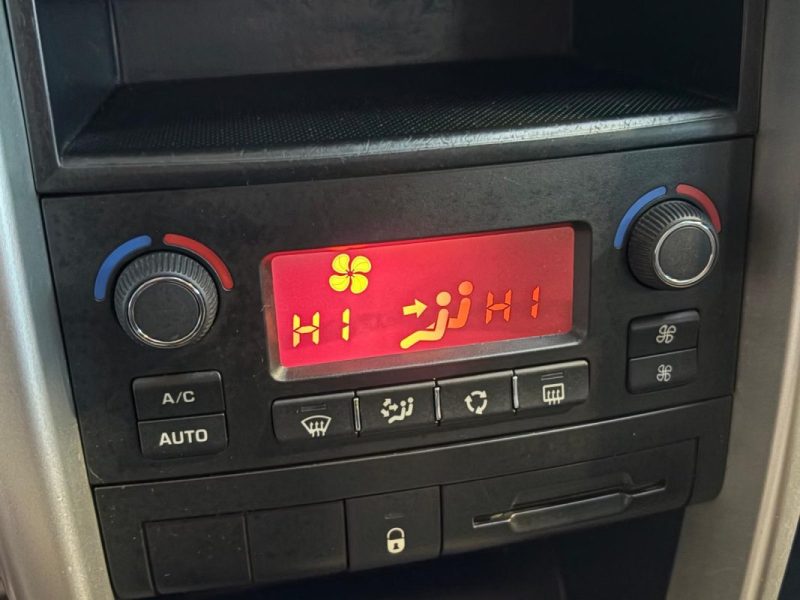 Peugeot 207 1.6 HDi 90ch 🚗 5P 🚪 Climatisation ❄️ Radar recul 🔊 Reprise 🔄