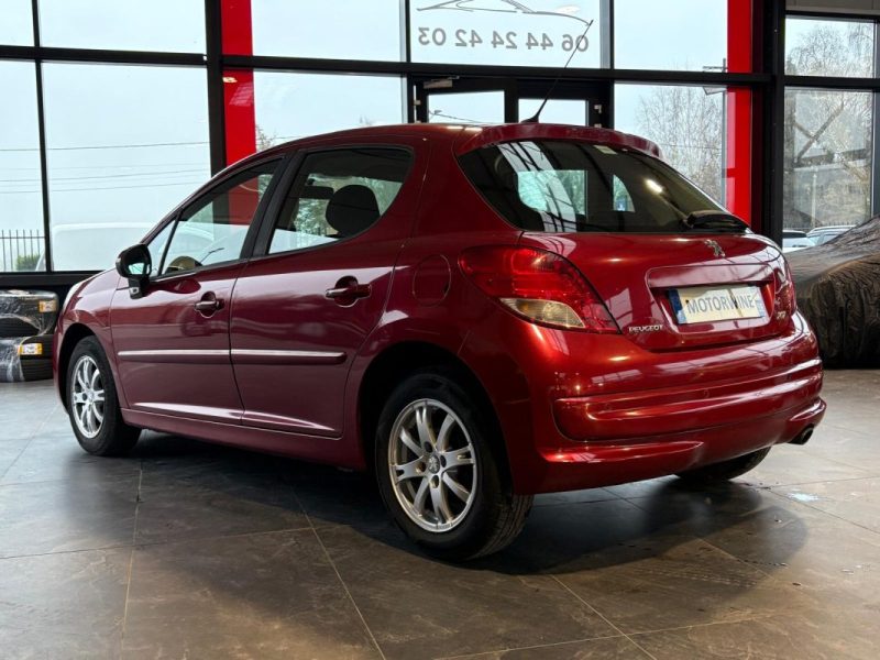 Peugeot 207 1.6 HDi 90ch 🚗 5P 🚪 Climatisation ❄️ Radar recul 🔊 Reprise 🔄