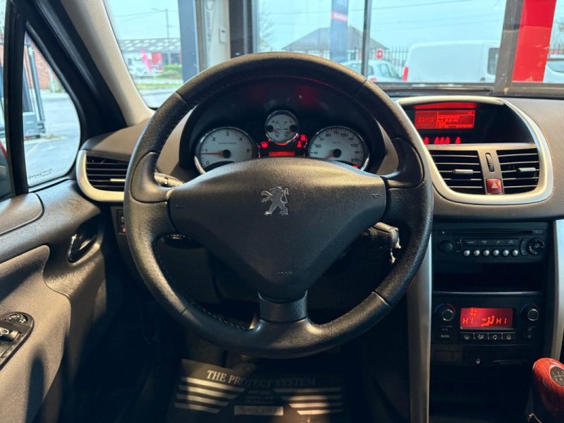 Peugeot 207 1.6 HDi 90ch 🚗 5P 🚪 Climatisation ❄️ Radar recul 🔊 Reprise 🔄