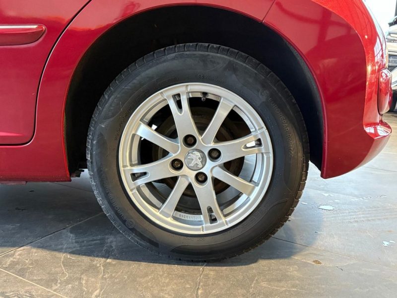 Peugeot 207 1.6 HDi 90ch 🚗 5P 🚪 Climatisation ❄️ Radar recul 🔊 Reprise 🔄