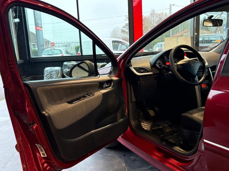 Peugeot 207 1.6 HDi 90ch 🚗 5P 🚪 Climatisation ❄️ Radar recul 🔊 Reprise 🔄