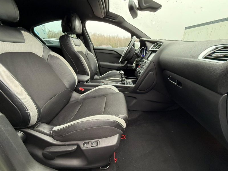 CITROEN DS4 1.6 E-HDI 115CV SOCHIC GARANTIE 12 MOIS 
