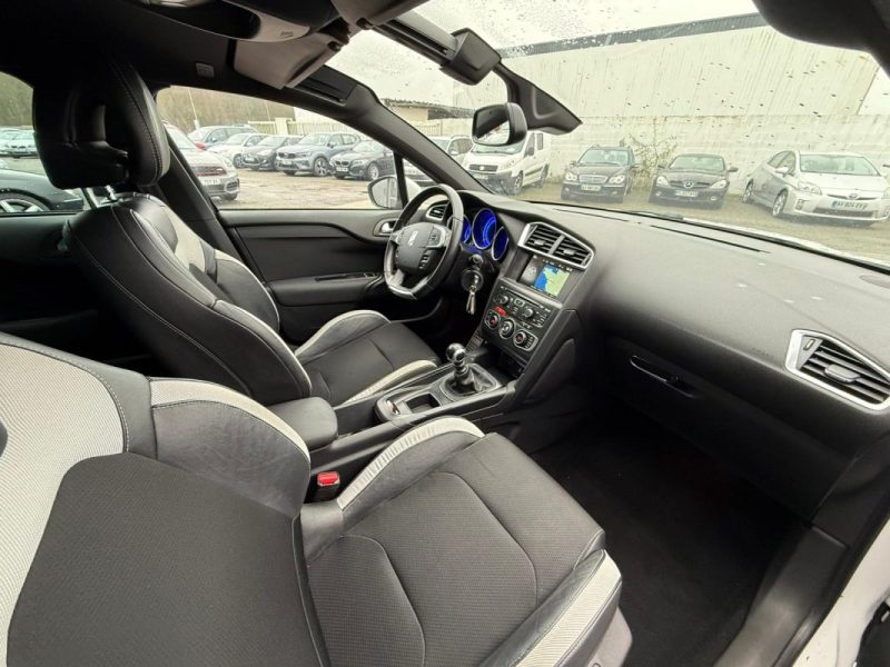 CITROEN DS4 1.6 E-HDI 115CV SOCHIC GARANTIE 12 MOIS 