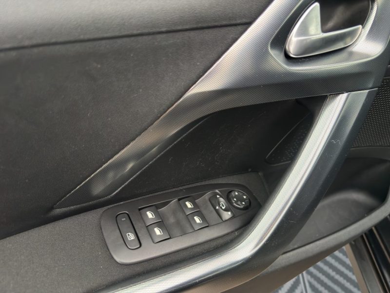 PEUGEOT 2008 1.5 BLUEHDI 100 cv Allure