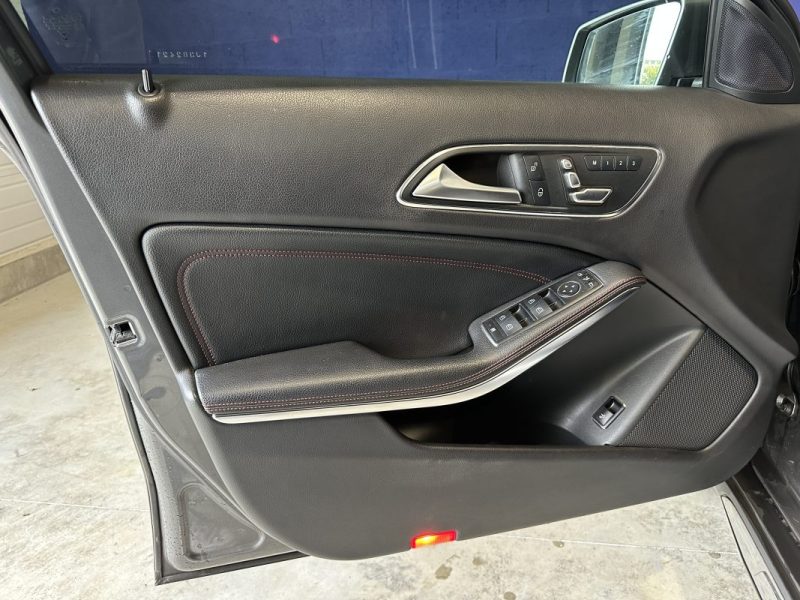 MERCEDES-BENZ GLA  220 d 2.2 7G-DCT X156 PHASE 2 FASCINATION AMG / CAR PLAY / TOIT OUVRANT / 2017