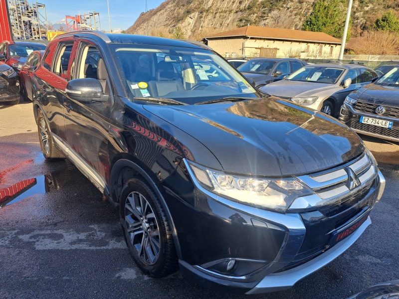 MITSUBISHI OUTLANDER 2.2 DI-D 150CH INVITE 4WD 7 PLACES GPS SUIVIE MITSUBISHI DISPONIBLE 