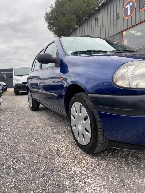 RENAULT CLIO 1.2 essence garantie 6 moi 