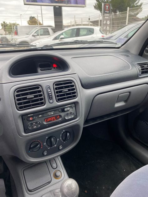 RENAULT CLIO 1.2 essence garantie 6 moi 