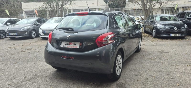 Peugeot 208 1.6 hdi 92 ch Active BVM 5, gris anthracite , *Clim auto*, *idéale jeune conducteur*