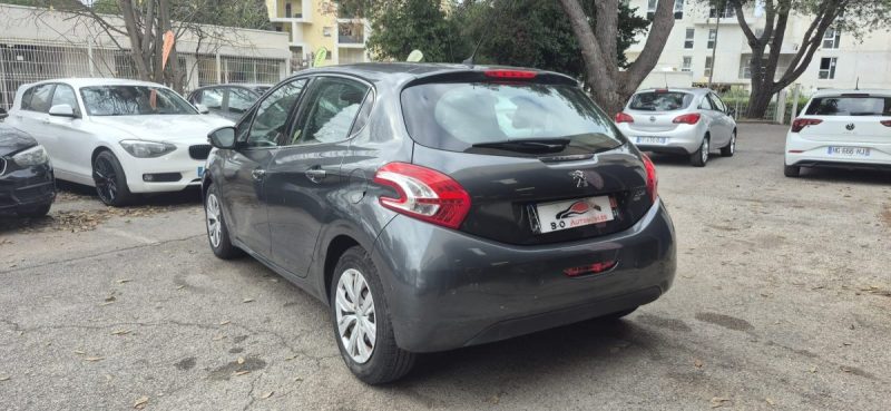 Peugeot 208 1.6 hdi 92 ch Active BVM 5, gris anthracite , *Clim auto*, *idéale jeune conducteur*