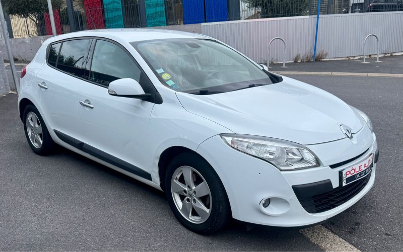 RENAULT MEGANEIII 1.5 DCI 110CH FAP TOMTOM EDITION ECO² EURO5 2011