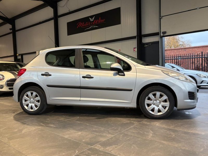 🔹 Peugeot 207 – Finition Active – 1.4 75 chevaux – 5 portes - Kit distribution 4 pneus neufs  